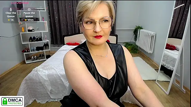 BlondeBrilliant7's cam snapshot