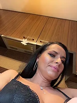 Hotmomcheckk_'s cam snapshot