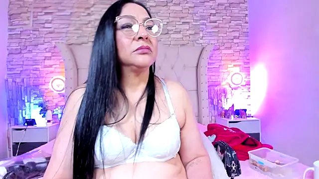 Gina_Myers live sex cam