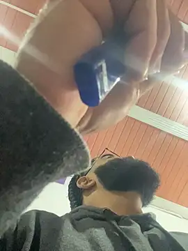 Lyon_vach live sex cam