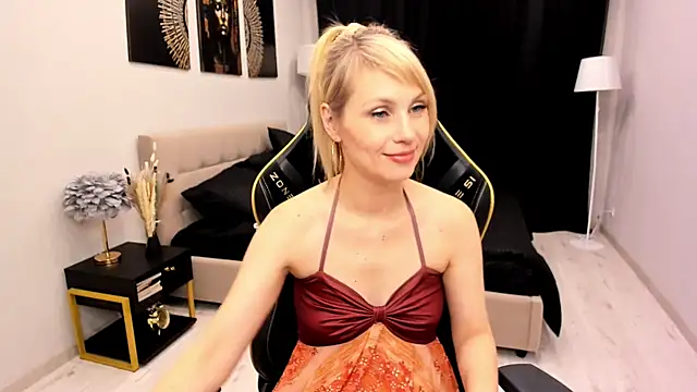 LindaSandy_1's cam snapshot