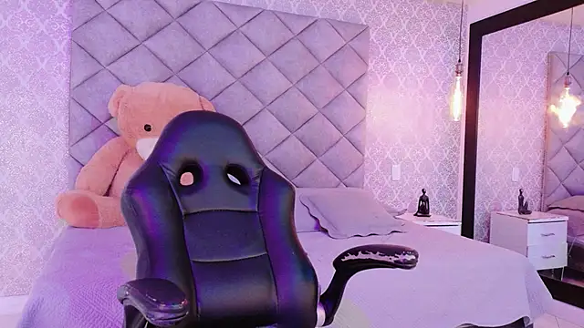 CARO_ADAMS1's cam snapshot