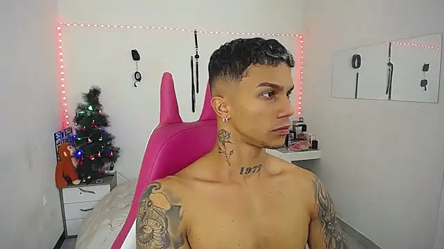 Leonard_Price live sex cam