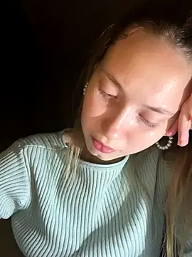 Holy_Poly live sex cam