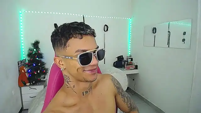 Leonard_Price live sex cam