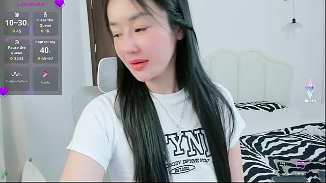 Squirt-Queenn live sex cam