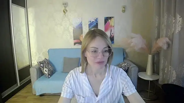 shy_hot_cat's cam snapshot