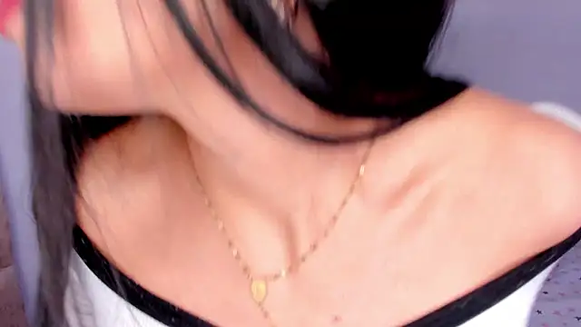 emma_collins_18's cam snapshot