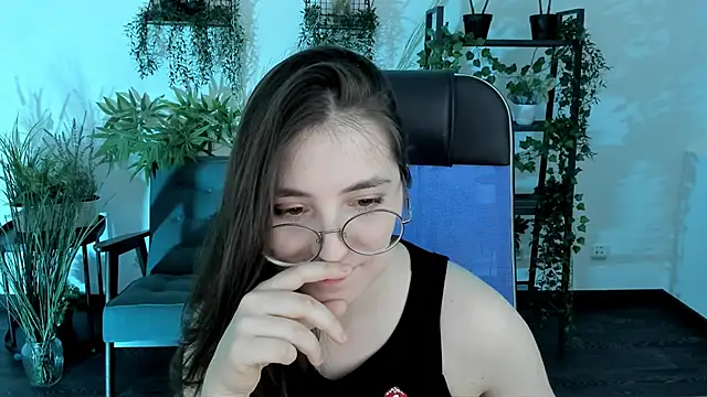 VirtuallVoyant live sex cam