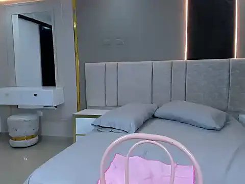 little-doll18's cam snapshot