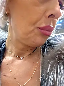 KirraWhite live sex cam