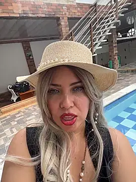 IsaSantoDomingo's cam snapshot