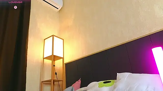 emily_wildflower's cam snapshot