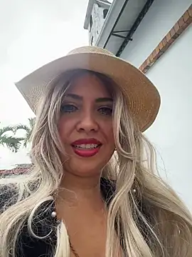 IsaSantoDomingo's cam snapshot