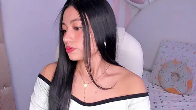 emma_collins_18's cam snapshot