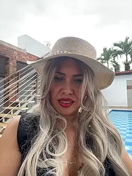 IsaSantoDomingo's cam snapshot