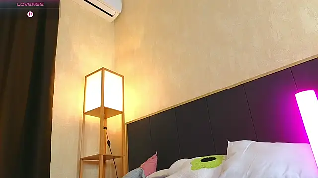 emily_wildflower's cam snapshot