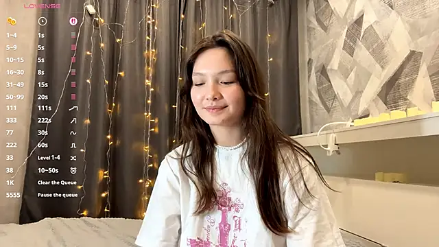 KiraVelvet live sex cam