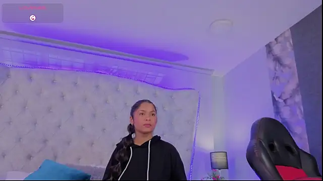 emy_lux live sex cam