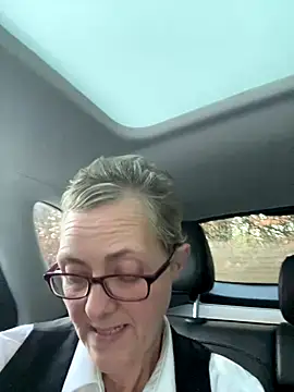 Curvy-Jinx live sex cam