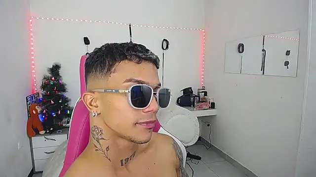 Leonard_Price live sex cam