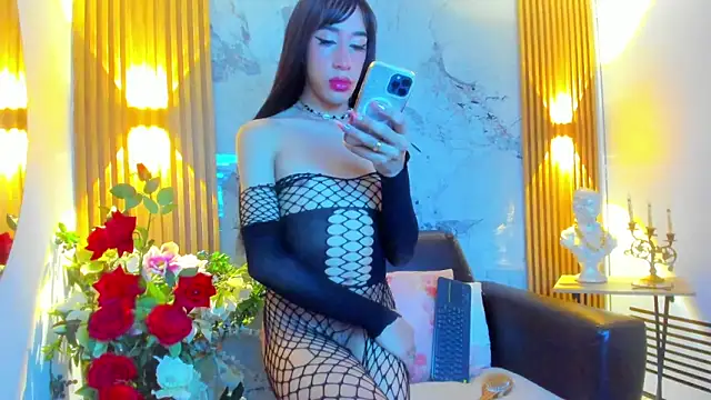 Nayla_Monroee live sex cam