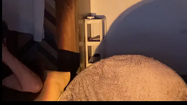 MakeMeAwareAah's cam snapshot