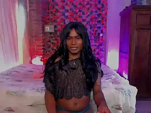 LaGoldenBitch live sex cam