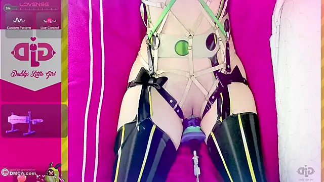 DaddysLittleGirl01 live sex cam