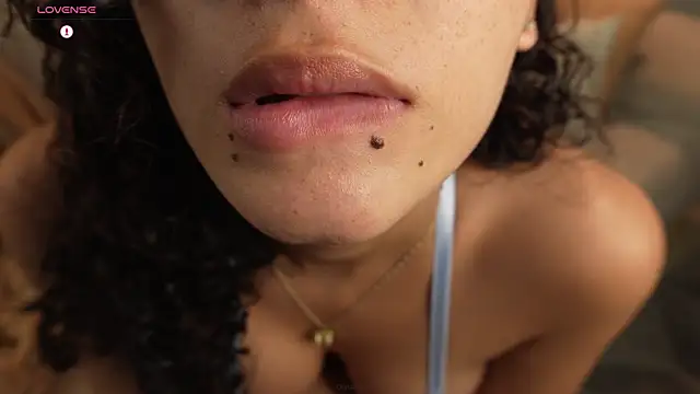 GiaFaaris live sex cam