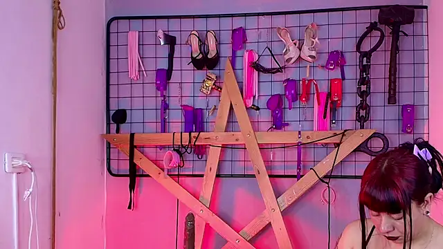 Mistress_Charlotte_bdsm's cam snapshot