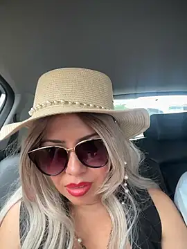 IsaSantoDomingo's cam snapshot