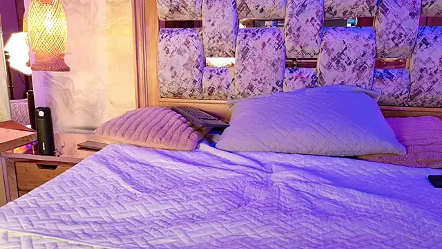 real_lovee25's cam snapshot