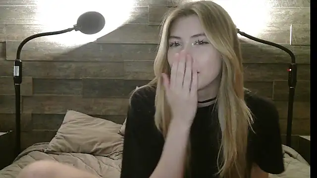 ErikaShyy's cam snapshot