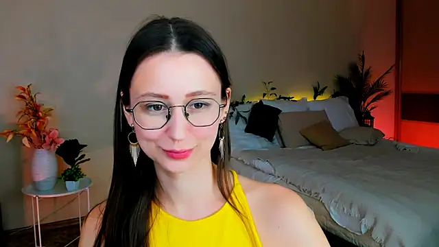 YourLovellyStory's cam snapshot