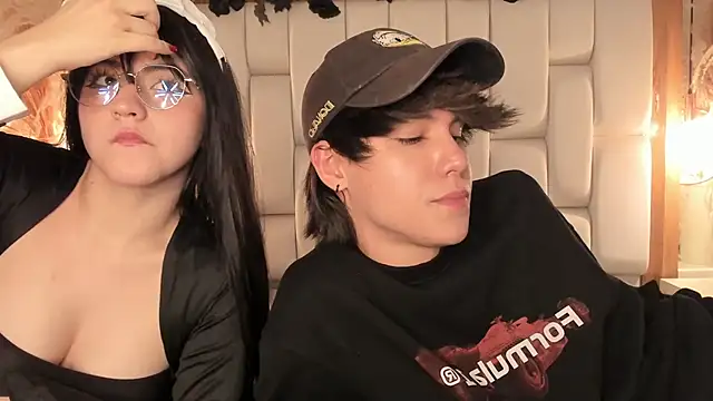 Daphne_And_Roger's cam snapshot