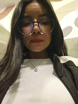 Pretty_roxxyy live sex cam