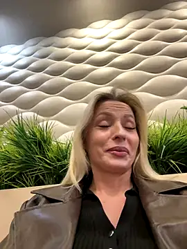 VikaBunny1 live sex cam