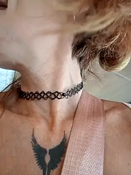 FrozenWaffle live sex cam