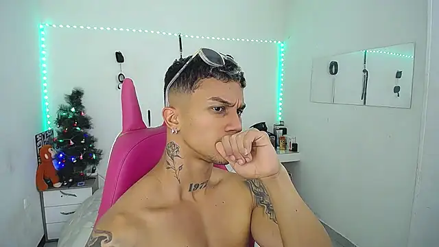 Leonard_Price live sex cam