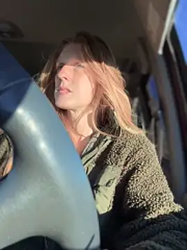 GoldenFlameGoddess live sex cam