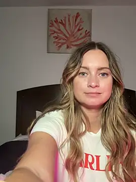 Sophie_Raegan's cam snapshot