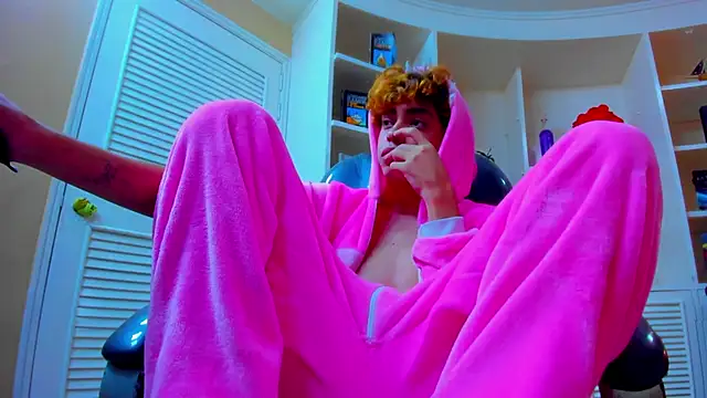 Twinkk_Guy's cam snapshot