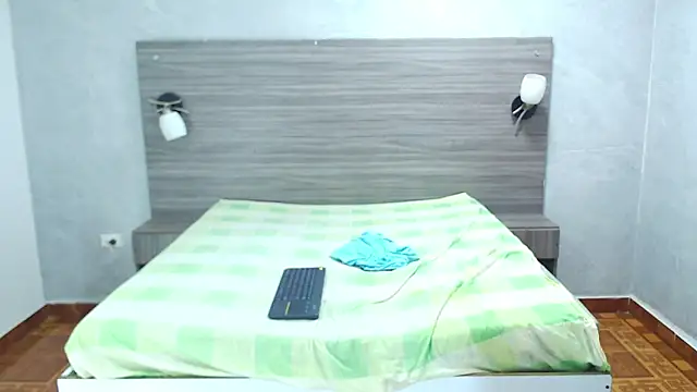 Loony_Zion's cam snapshot