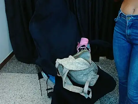 Meggan_James's cam snapshot