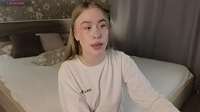 Lolly_Kittyy's cam snapshot