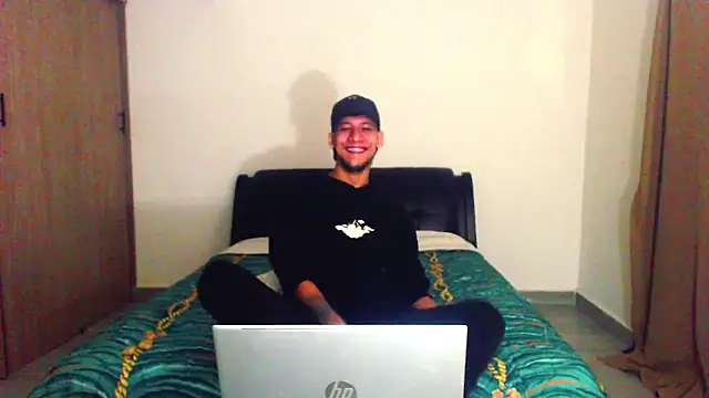 bladetrinityn's cam snapshot