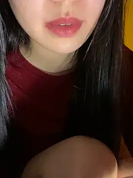 Uyennii02 live sex cam