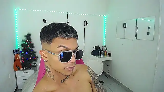 Leonard_Price live sex cam