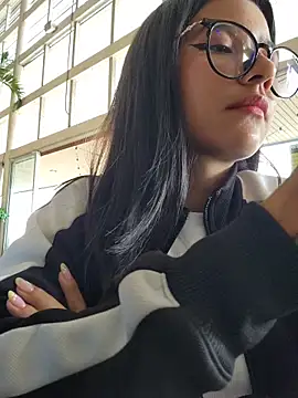 Pretty_roxxyy live sex cam